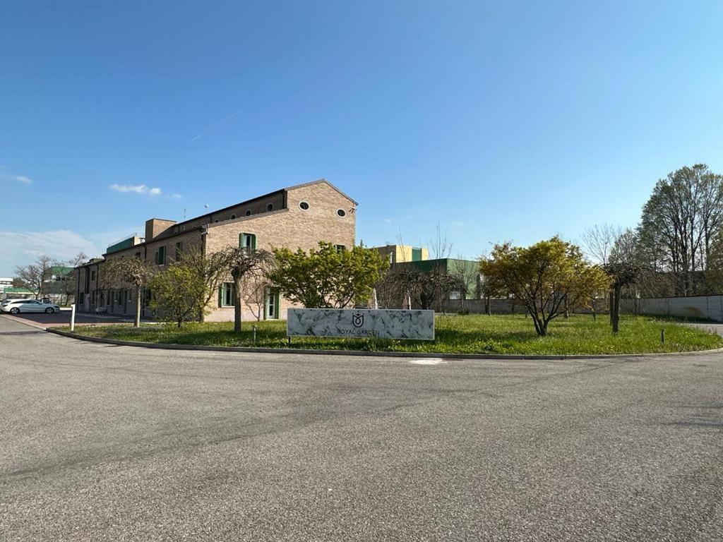 Royal Garden Luxury Rooms Padua Exterior foto